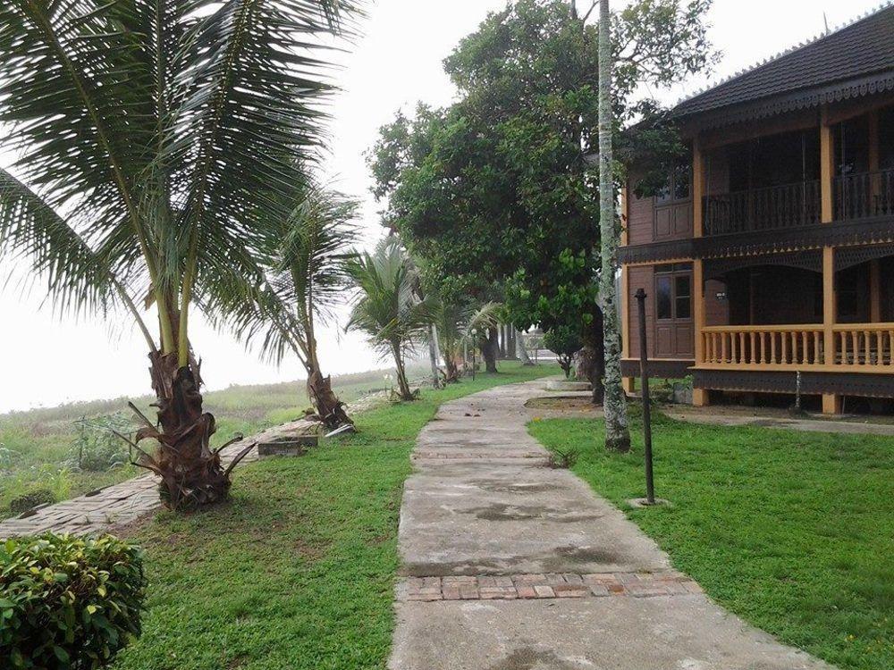 Green Village Pasir Salak Eco River Resort Kampung Gajah  Kültér fotó