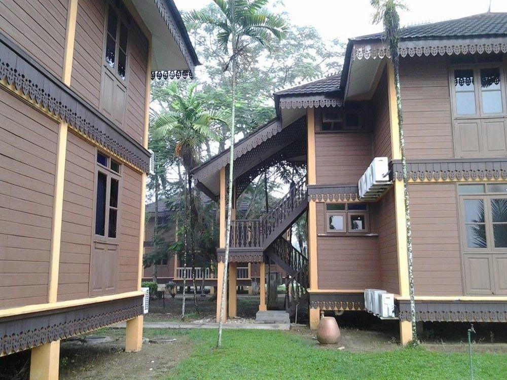 Green Village Pasir Salak Eco River Resort Kampung Gajah  Kültér fotó