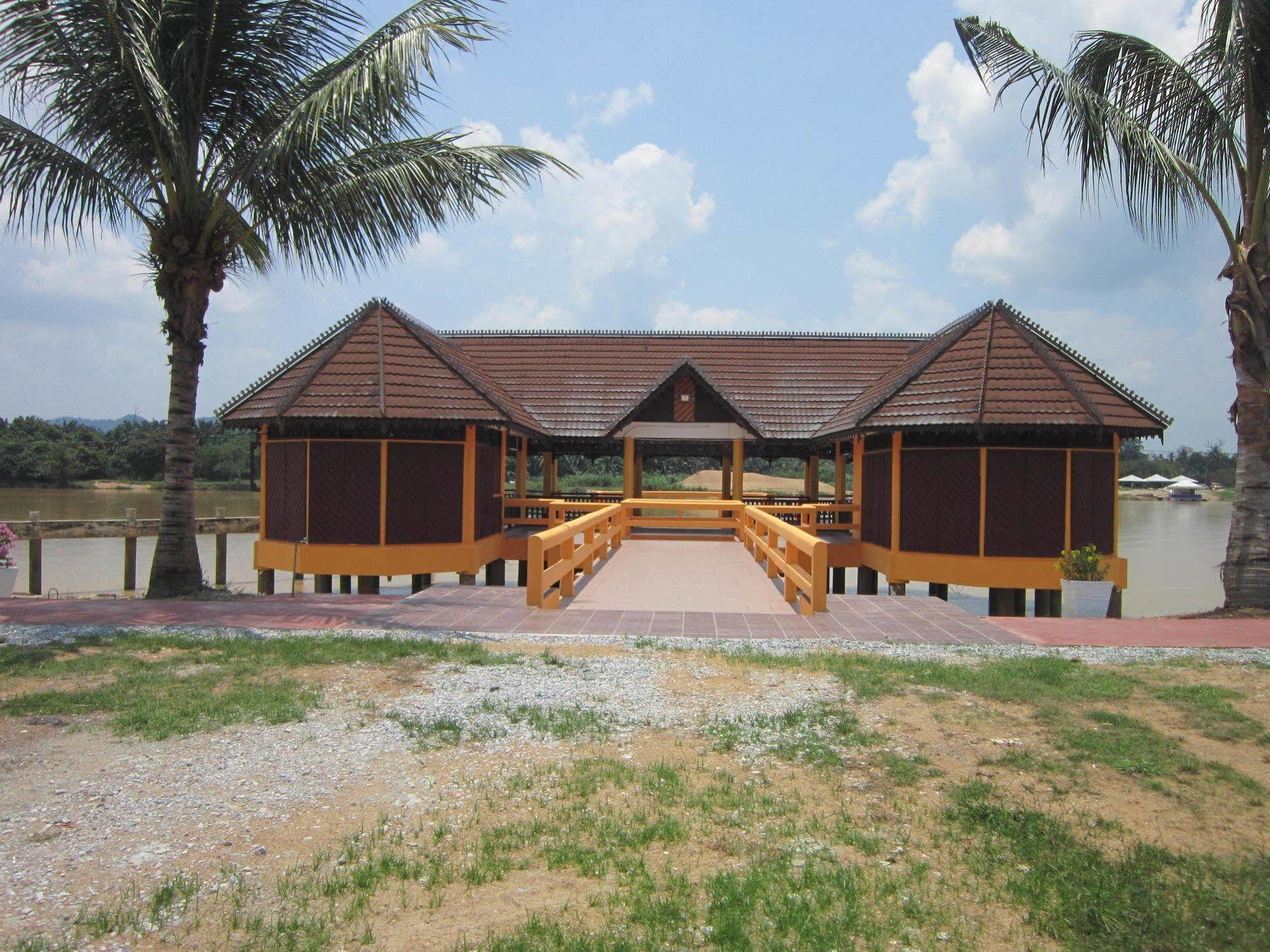 Green Village Pasir Salak Eco River Resort Kampung Gajah  Kültér fotó