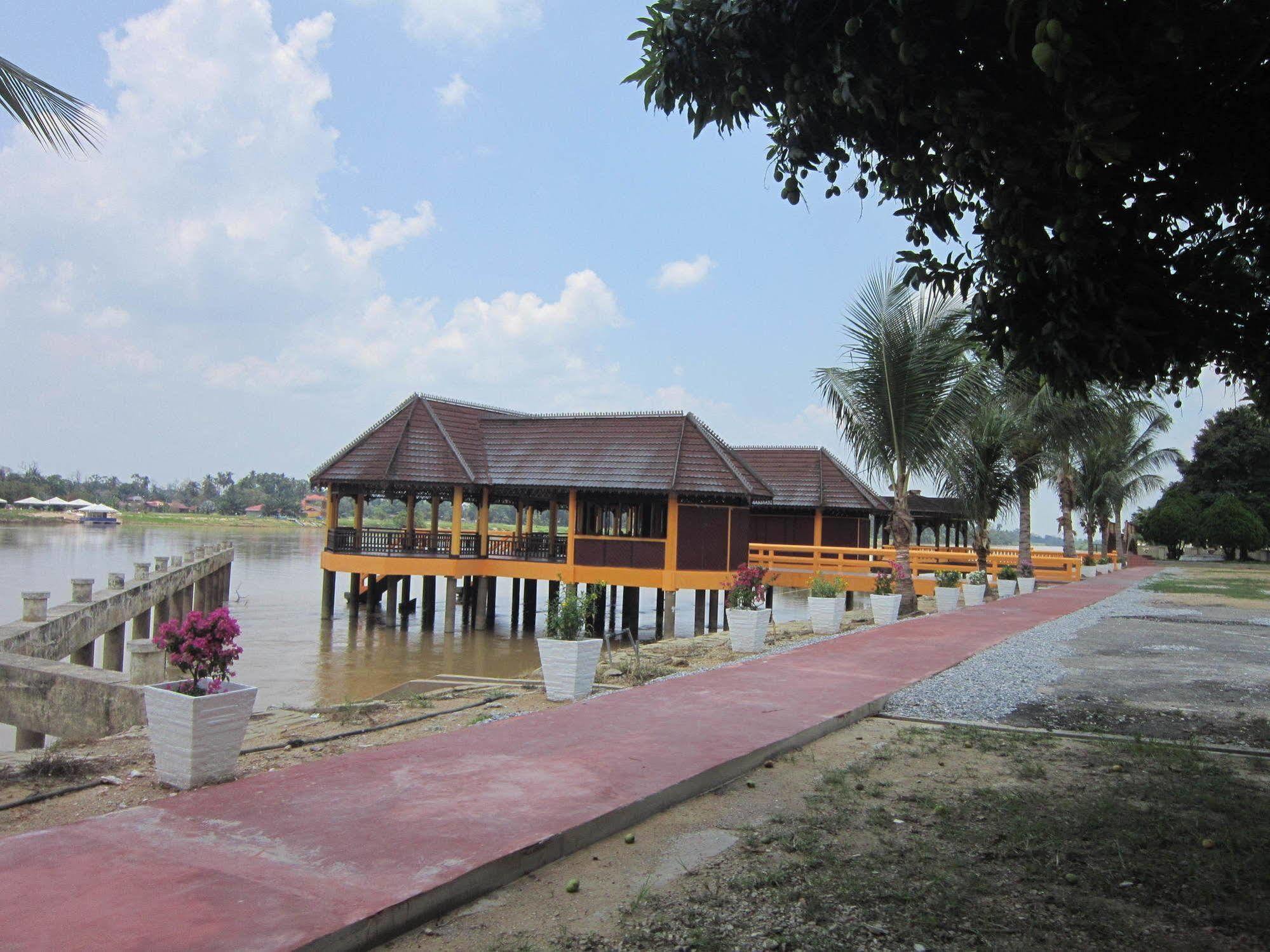 Green Village Pasir Salak Eco River Resort Kampung Gajah  Kültér fotó