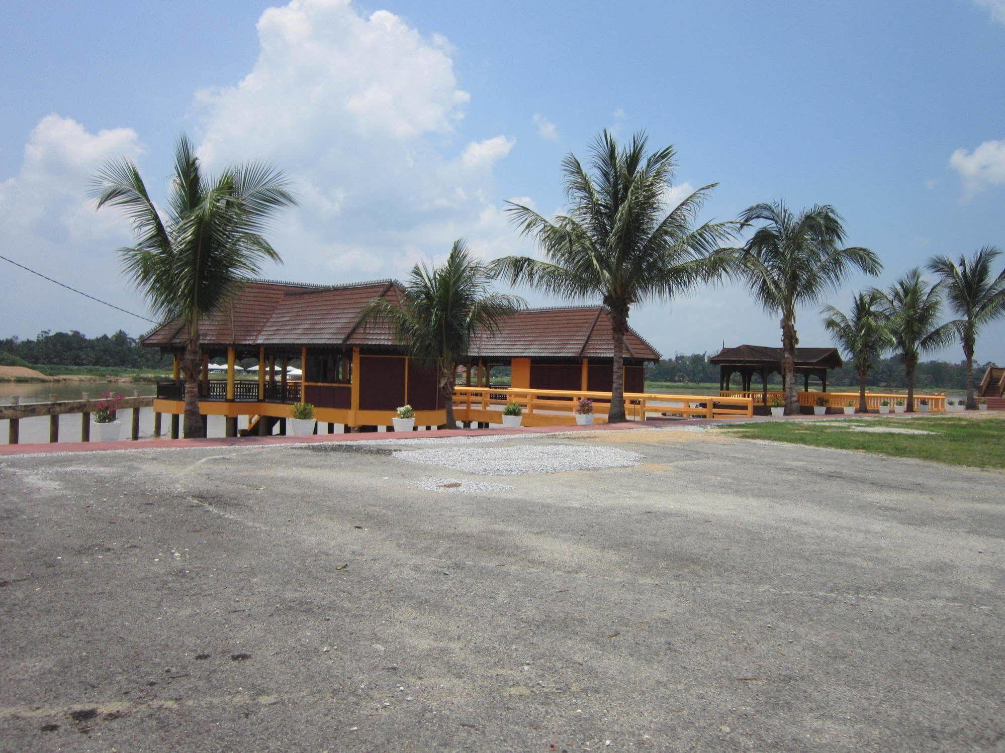 Green Village Pasir Salak Eco River Resort Kampung Gajah  Kültér fotó
