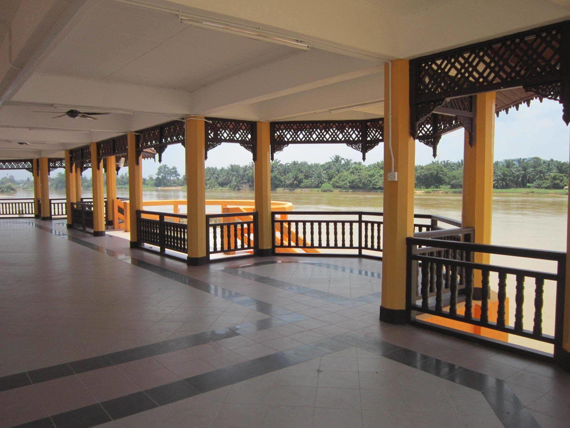Green Village Pasir Salak Eco River Resort Kampung Gajah  Kültér fotó